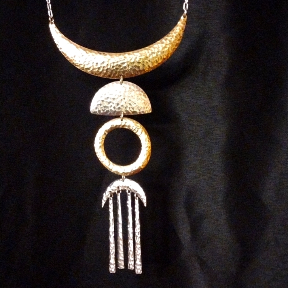 NWT Jessica Simpson hammered necklace